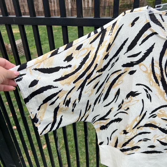 JM Collection Black and Gold Swirl Top size Pet Small - Picture 4 of 10